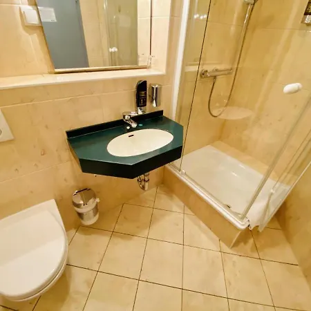 Doppelzimmer Buffet, Direkt Am Alten Strom Ferienhaus Rostock